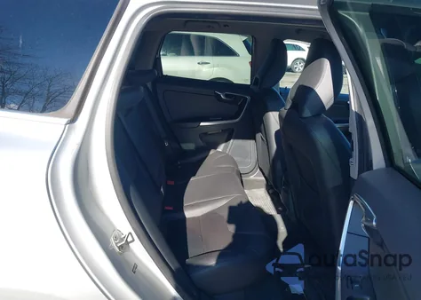 2016 Volvo Xc60 T5 Premier z USA, uszkodzony, nr VIN YV4612RK6G2857152